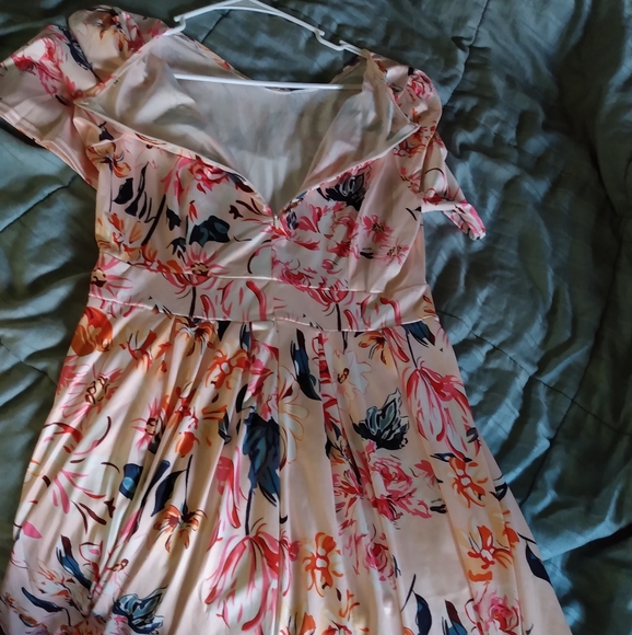 Spring dress - Picture 2 of 3